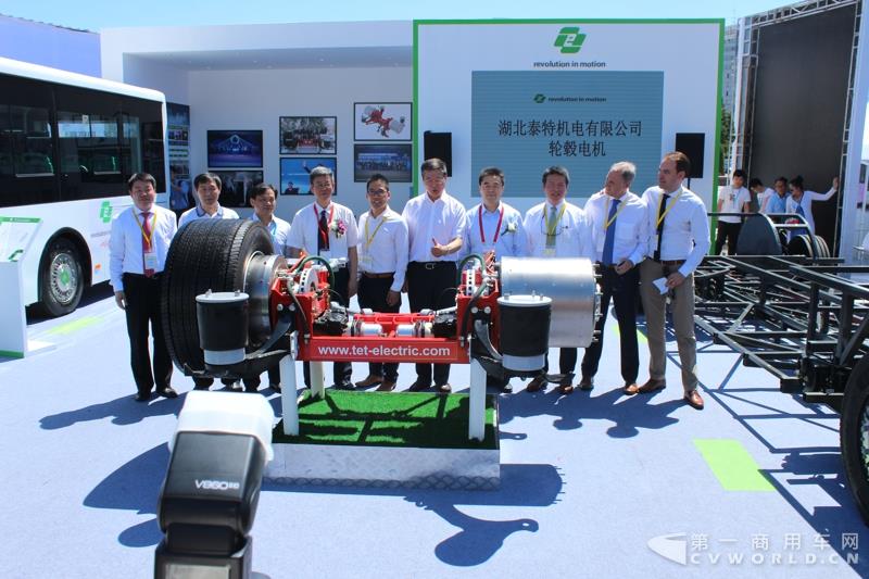 嘉宾为轮毂电机产品揭幕