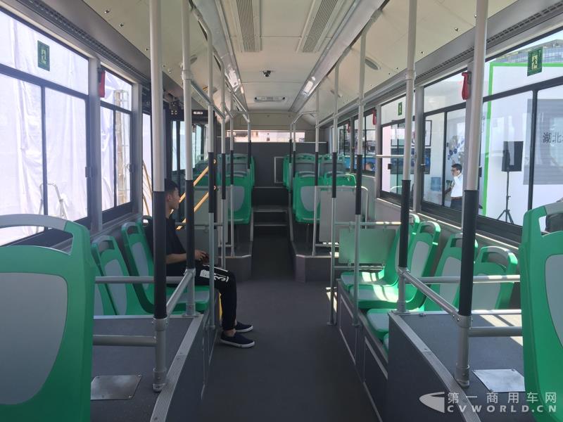国内首辆运用轮毂电机技术的海格客车