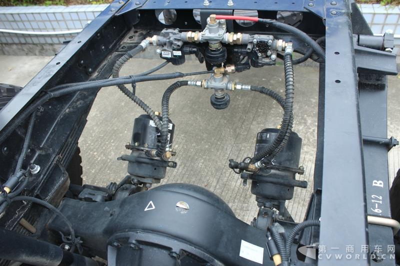 搭载康明斯动力帅铃全能轻卡