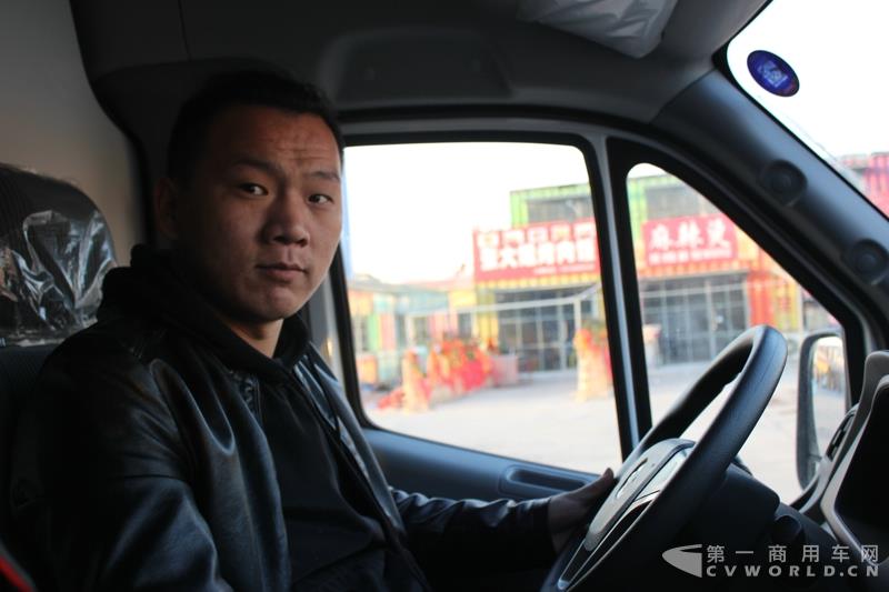 李伟试驾图雅诺