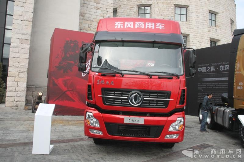 东风天龙6X4牵引车