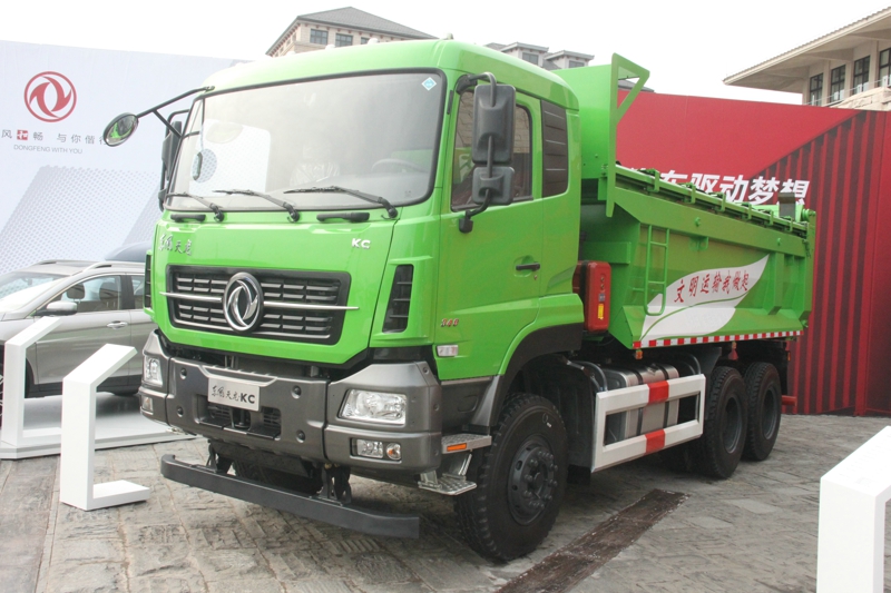 2018年2月3日－4日，2017-18沃尔沃环球帆船赛在中国广州上演了激烈的争夺战。此次在广州的比拼，是沃尔沃帆船赛首次造访中国内地一线城市，也是中国除香港外，第二个被纳入沃尔沃帆船赛的停靠站。图为东风天龙·KC渣土车