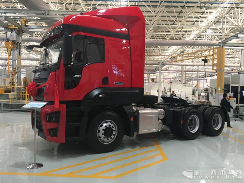 江铃威龙6X4 9L牵引车