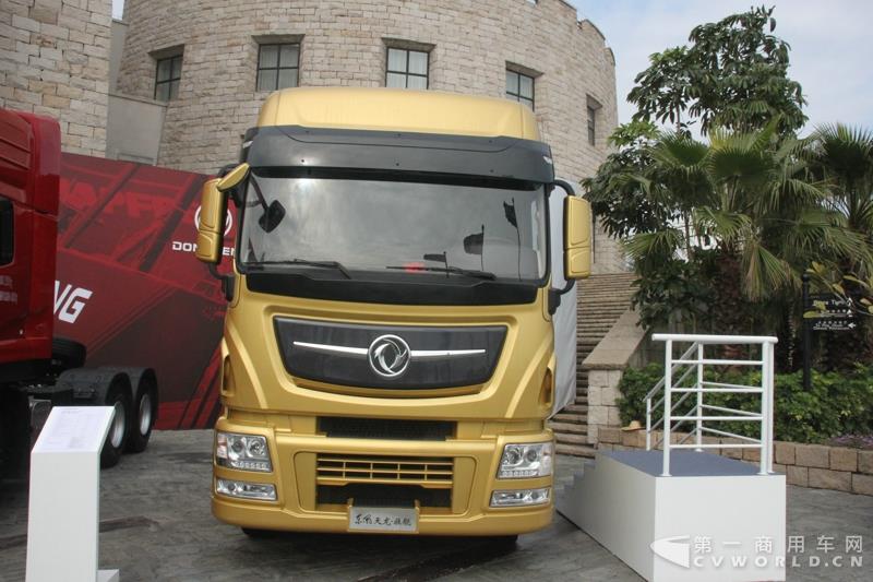 东风天龙旗舰6X4牵引车