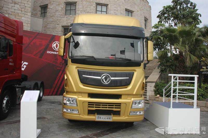 东风天龙旗舰6X4牵引车