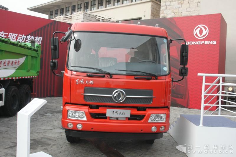 东风天龙4X2载货车