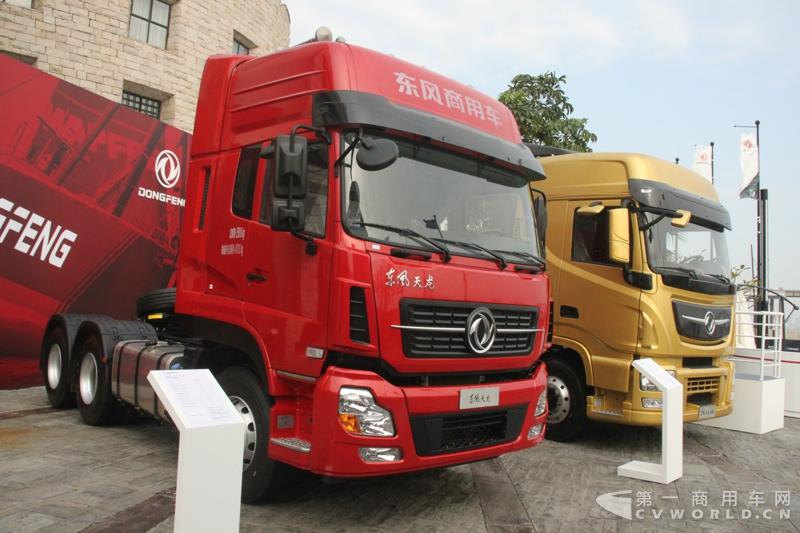 东风天龙6X4牵引车