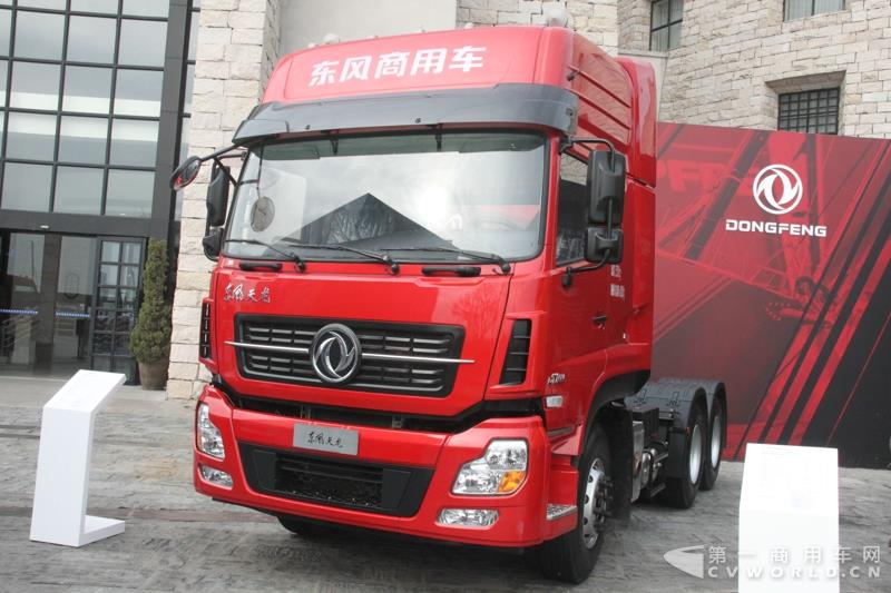 东风天龙6X4牵引车