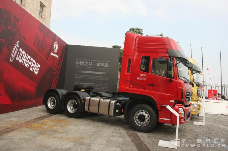 东风天龙6X4牵引车