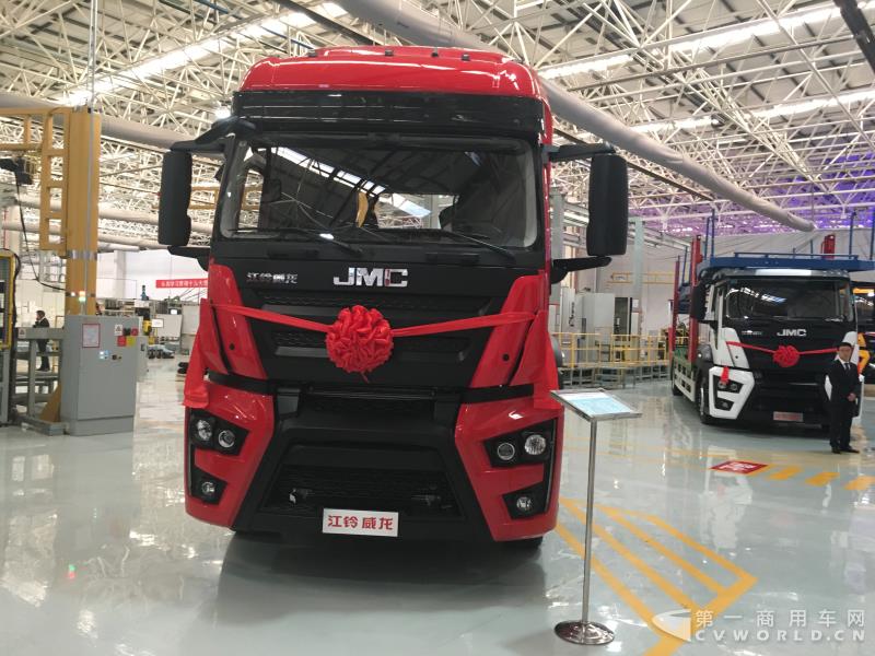江铃威龙6X4 9L牵引车