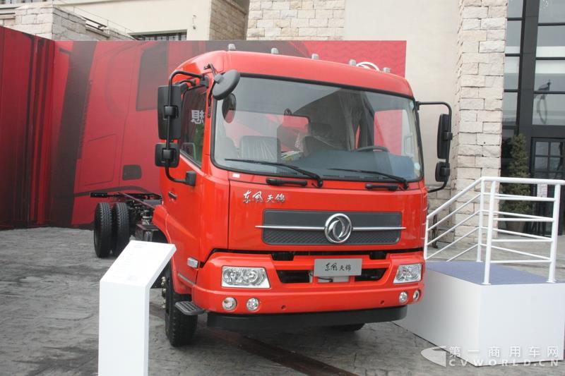 东风天龙4X2载货车