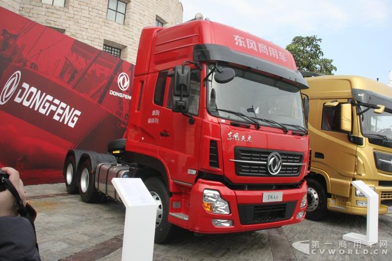 东风天龙6X4牵引车