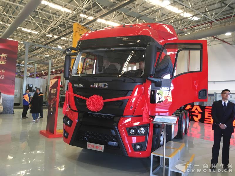 江铃威龙6X4 13L牵引车