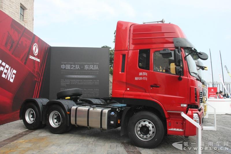 东风天龙6X4牵引车