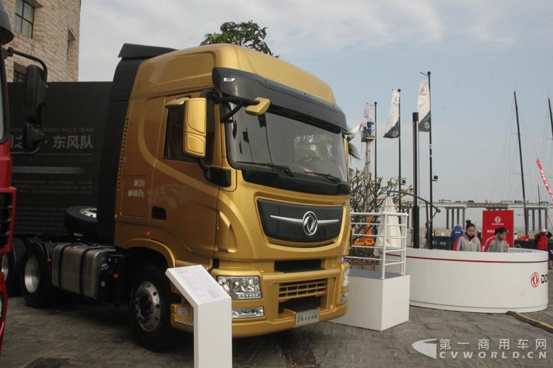 东风天龙旗舰6X4牵引车