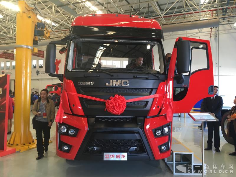 江铃威龙6X4 13L牵引车