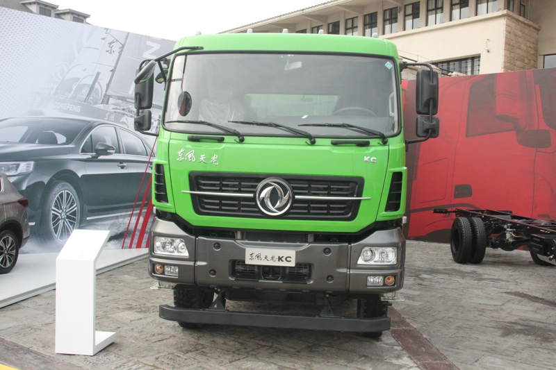 2018年2月3日－4日，2017-18沃尔沃环球帆船赛在中国广州上演了激烈的争夺战。此次在广州的比拼，是沃尔沃帆船赛首次造访中国内地一线城市，也是中国除香港外，第二个被纳入沃尔沃帆船赛的停靠站。图为东风天龙·KC渣土车