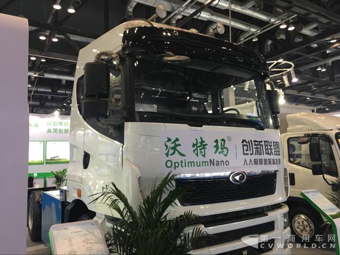 搭载沃特玛动力系统的华菱纯电动码头牵引车