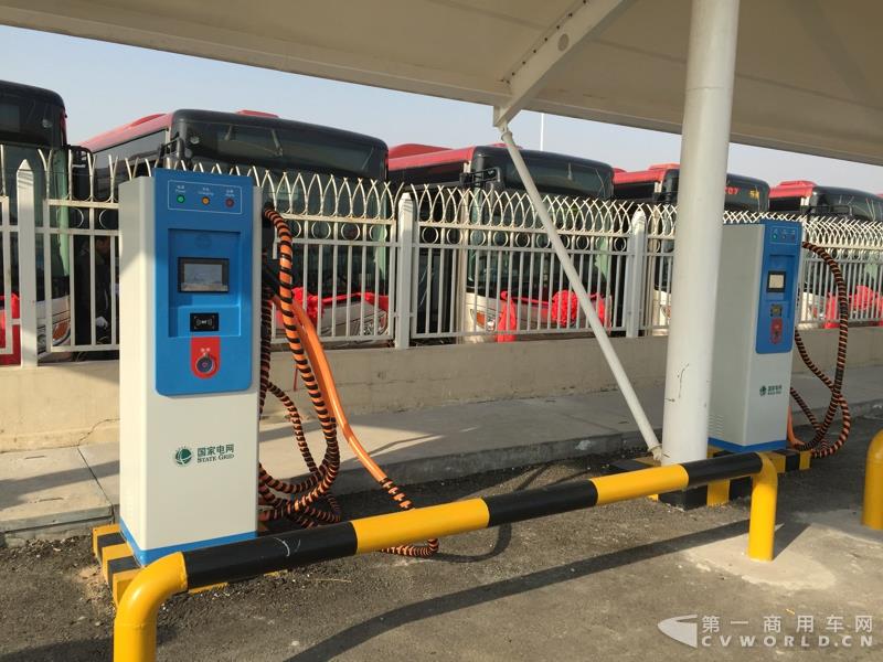 天津市静海区公交站内的充电桩