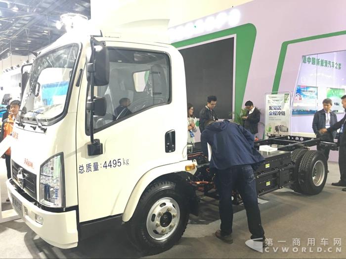 湖北东润专用汽车带来的纯电动厢式运输车