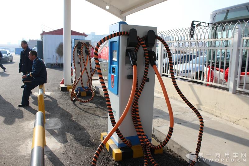 天津市静海区公交站内的充电桩