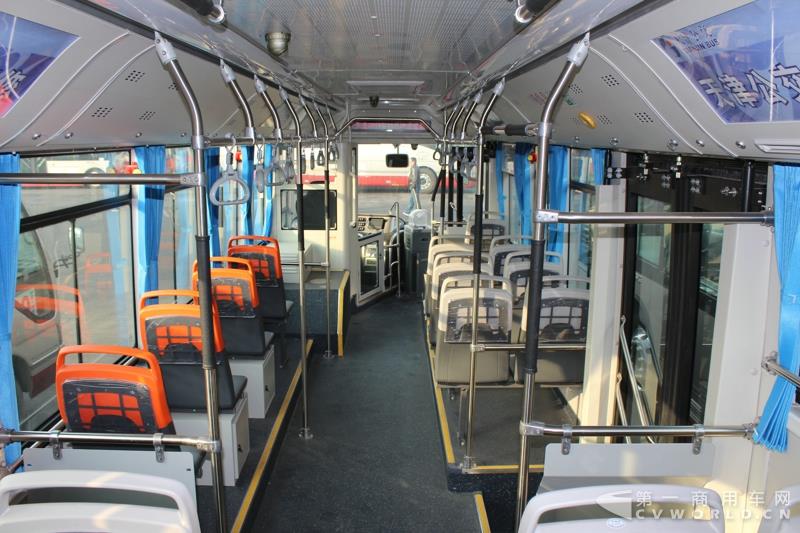 银隆10.5米纯电动公交车