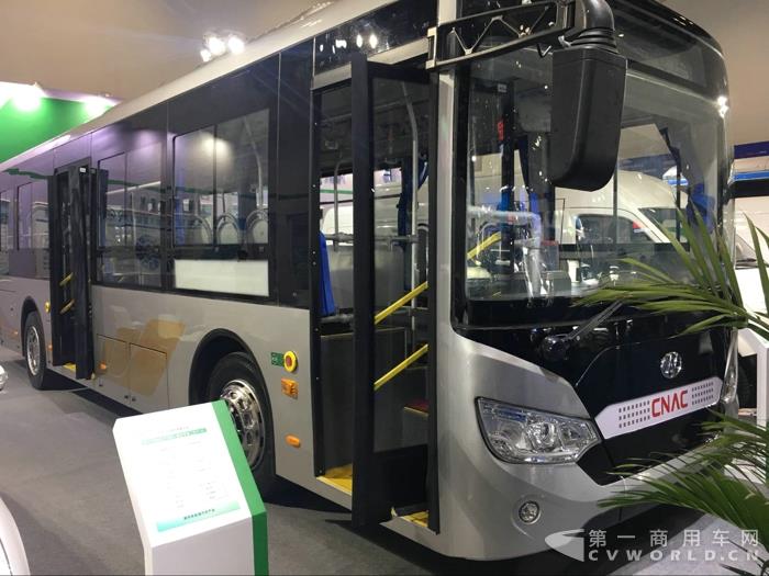 襄阳九洲带来的纯电动公交车