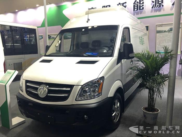 襄阳九洲带来的纯电动冷藏车