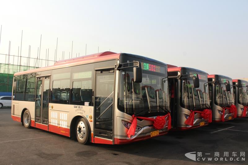 银隆8.5米纯电动公交车