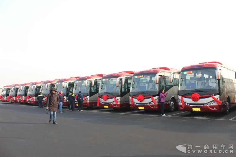 银隆10.5米纯电动公交车