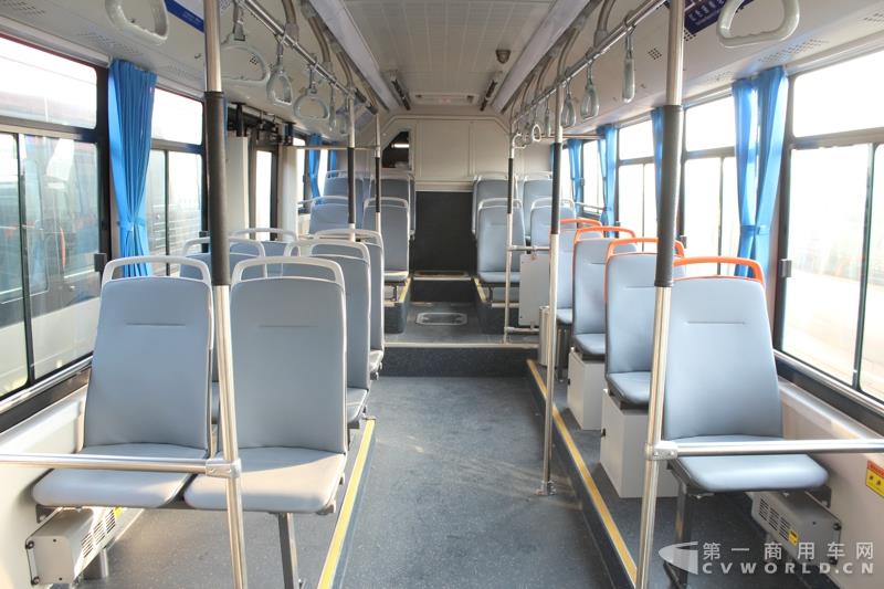 银隆10.5米纯电动公交车