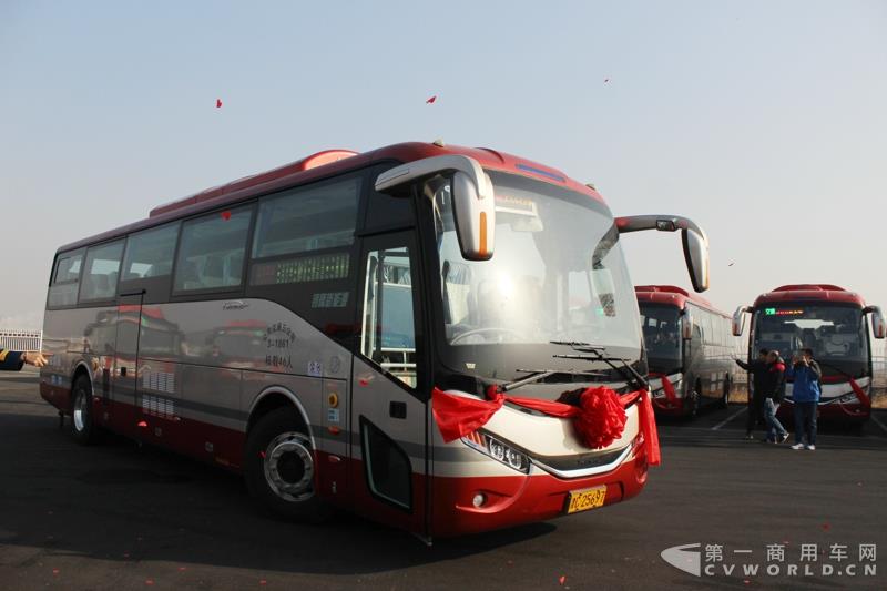 银隆10.7米纯电动旅游客车