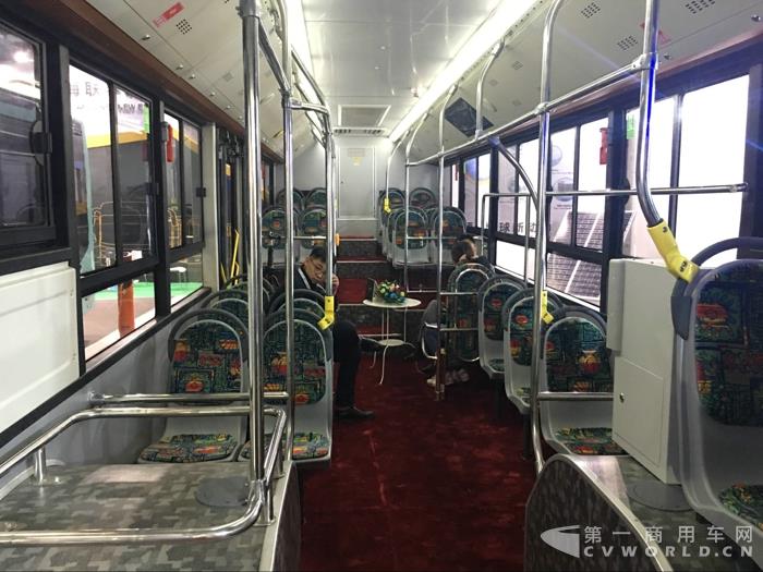 通联插电式混合动力城市客车