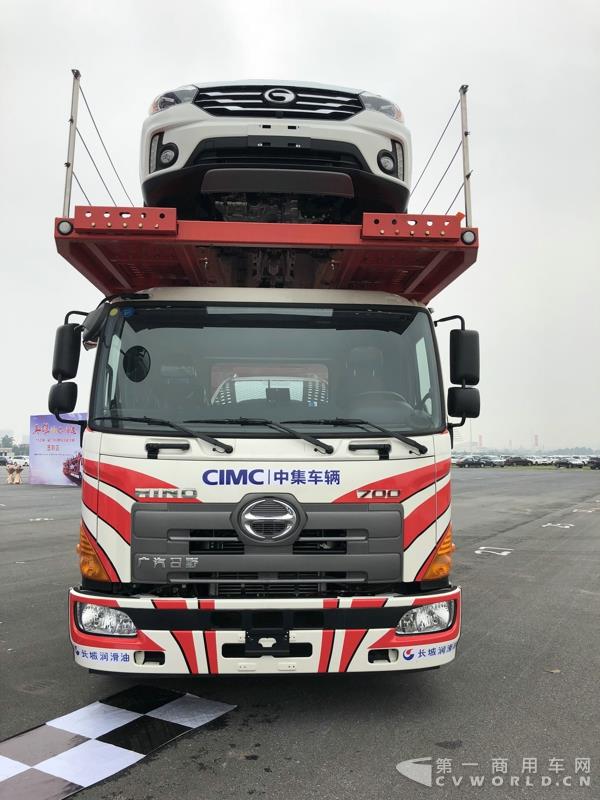 广汽日野中置轴轿运车