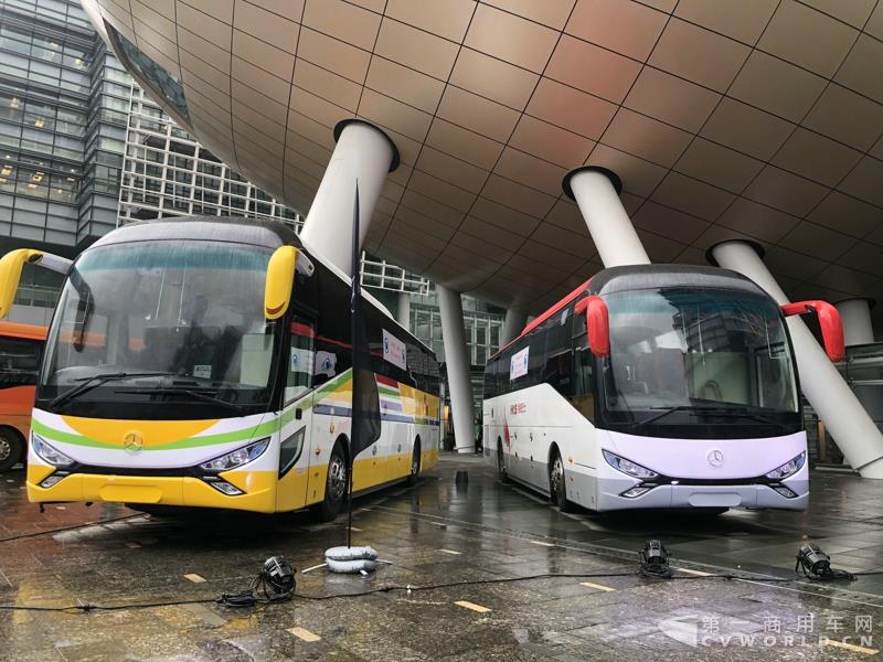 申龙SLK6116HKB欧六柴油客车，全部采用奔驰底盘