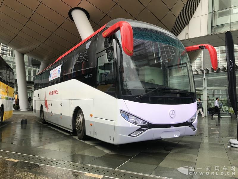 申龙SLK6116HKB欧六柴油客车，全部采用奔驰底盘
