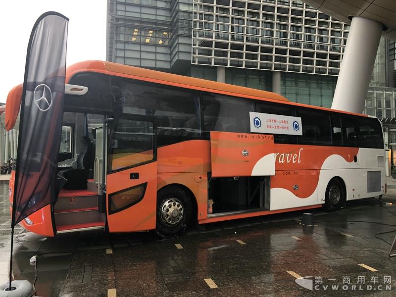 申龙SLK6116HKB欧六柴油客车，全部采用奔驰底盘
