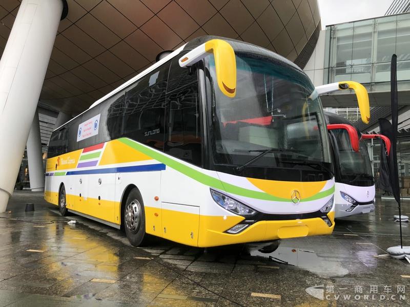 申龙SLK6116HKB欧六柴油客车，全部采用奔驰底盘