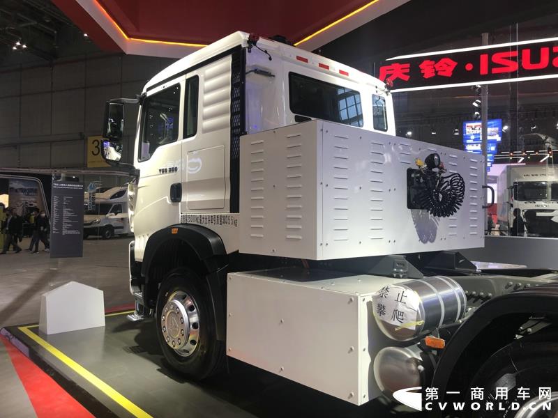 重汽T5G L4级无人驾驶纯电动牵引车