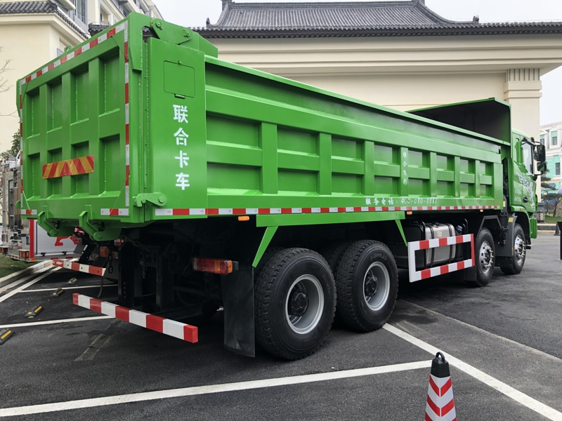 联合卡车8×4 390马力柴油城建渣土运输车