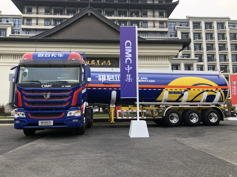 联合卡车U+新款驾驶室6×4 480马力柴油牵引车 (