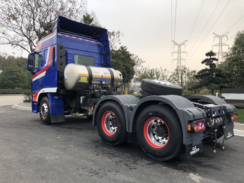 联合卡车U+ 6×4 460马力国六LNG危化品运输牵引车