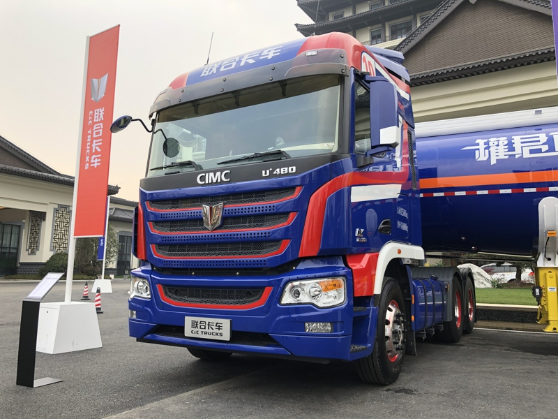 联合卡车U+新款驾驶室6×4 480马力柴油牵引车 (